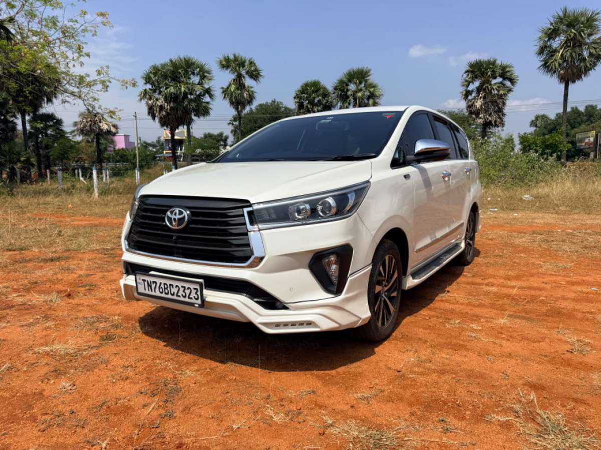 Toyota Innova Crysta 2.4z